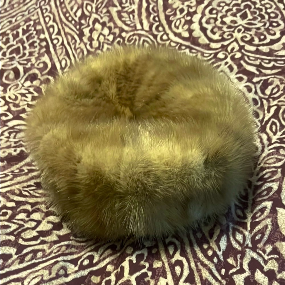 Vintage Elegant Tan Fur hat